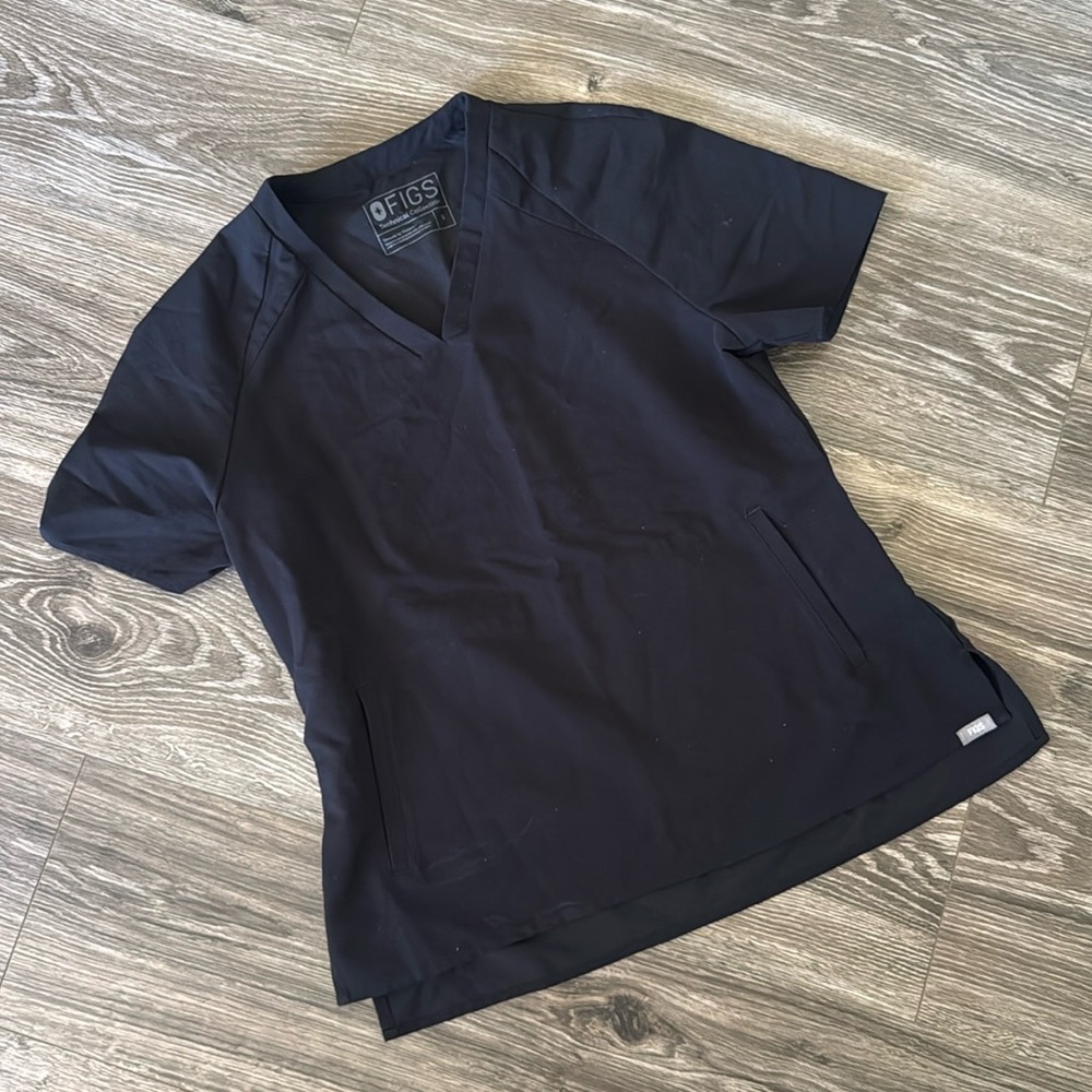 Figs scrub top